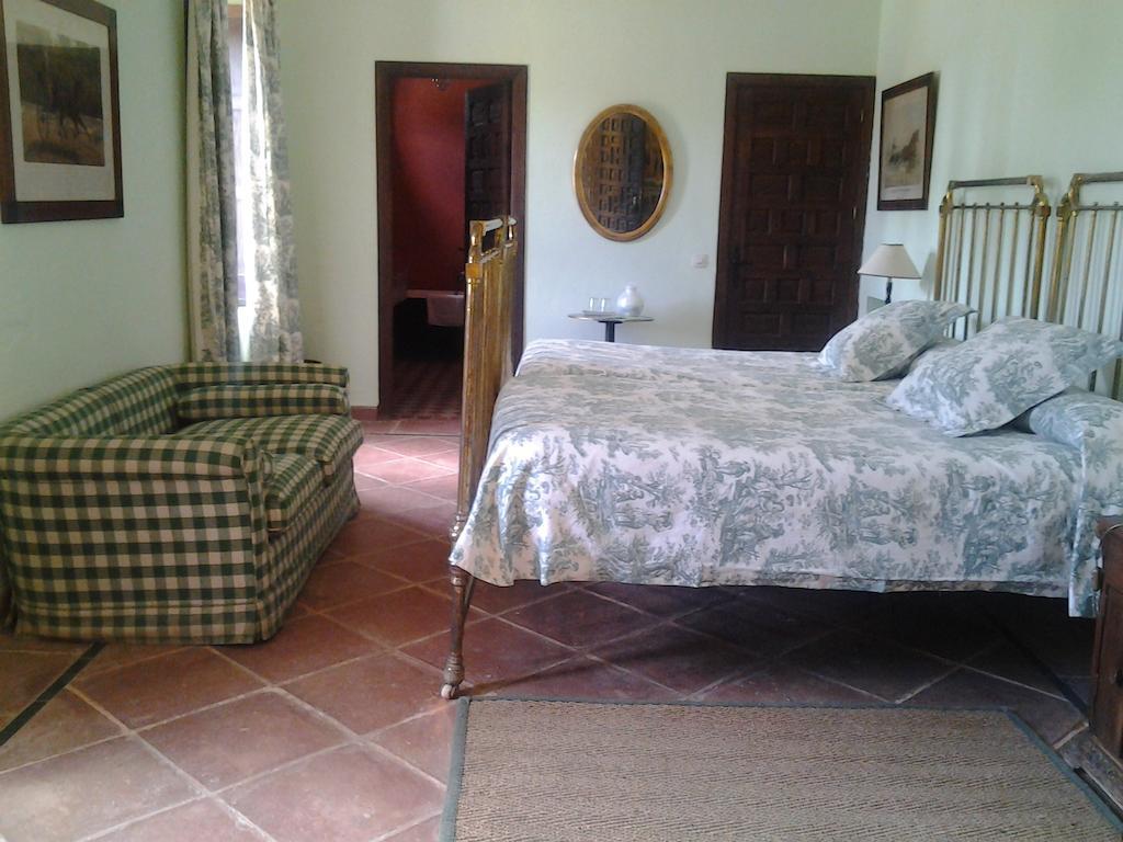 Hotel Hacienda La Indiana Los Palacios Y Villafranca Habitación foto